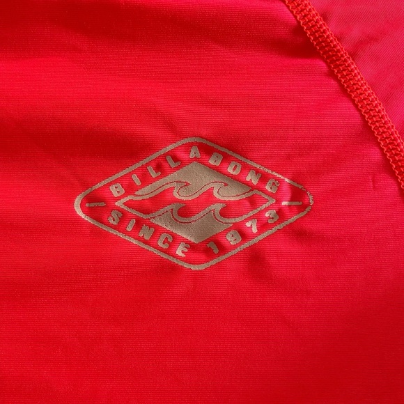 Long Sleeved bright coral pink Billabong Rashguard - Picture 2 of 6